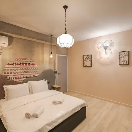 The Old Town Industrial Vault - A Fusion Of Past & Present Apartment *