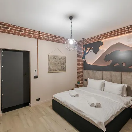 The Old Town Industrial Vault - A Fusion Of Past & Present Apartment