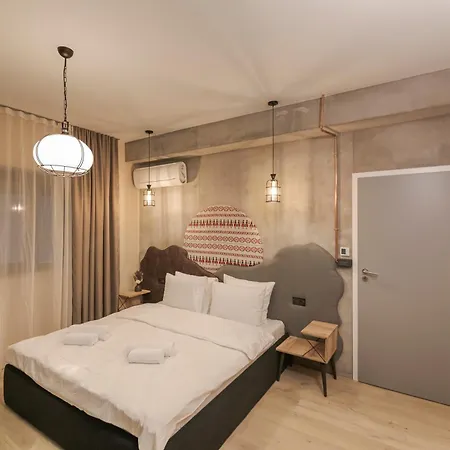 The Old Town Industrial Vault - A Fusion Of Past & Present Bükreş