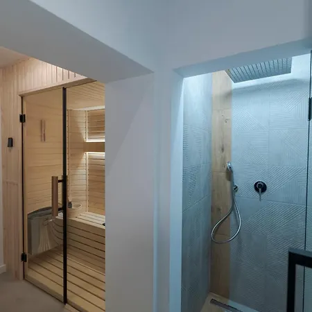 The Old Town Industrial Vault - A Fusion Of Past & Present * Bükreş