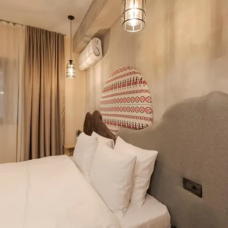 The Old Town Industrial Vault - A Fusion Of Past & Present Apartment *