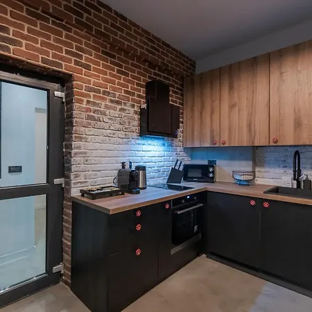 The Old Town Industrial Vault - A Fusion Of Past & Present Apartment