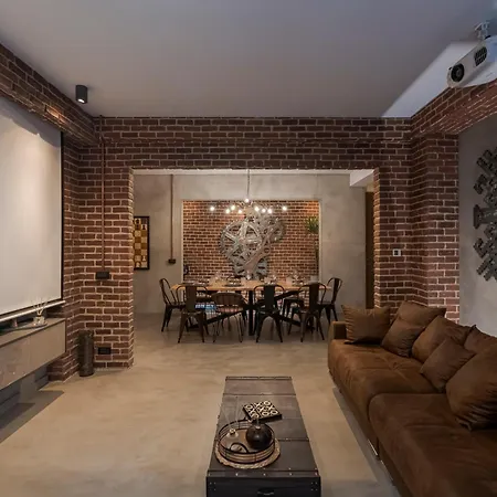 The Old Town Industrial Vault - A Fusion Of Past & Present Apartment