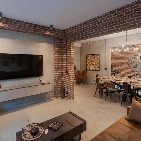 The Old Town Industrial Vault - A Fusion Of Past & Present Apartment *