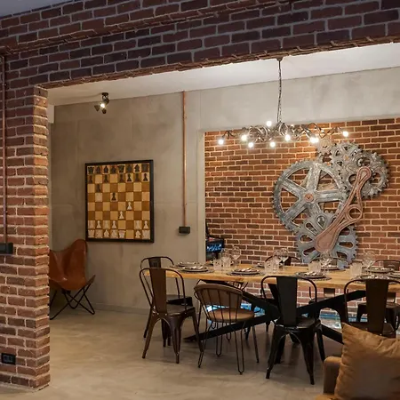 The Old Town Industrial Vault - A Fusion Of Past & Present Apartment *