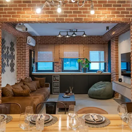 The Old Town Industrial Vault - A Fusion Of Past & Present Bükreş