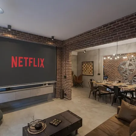 The Old Town Industrial Vault - A Fusion Of Past & Present Apartment