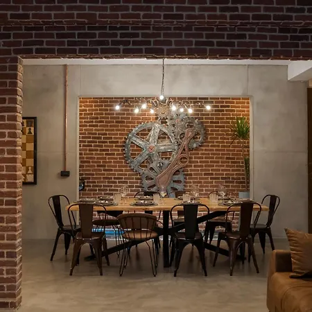 The Old Town Industrial Vault - A Fusion Of Past & Present Appartement *