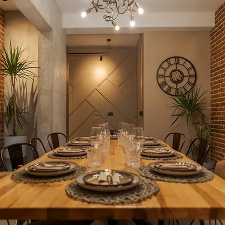 The Old Town Industrial Vault - A Fusion Of Past & Present Bükreş