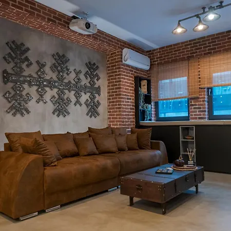 The Old Town Industrial Vault - A Fusion Of Past & Present Apartment