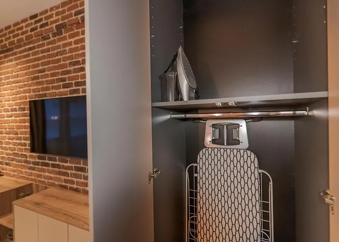 The Old Town Industrial Vault - A Fusion Of Past & Present * ブカレスト