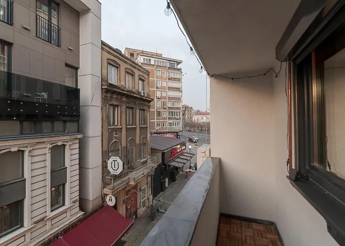 The Old Town Industrial Vault - A Fusion Of Past & Present 布加勒斯特