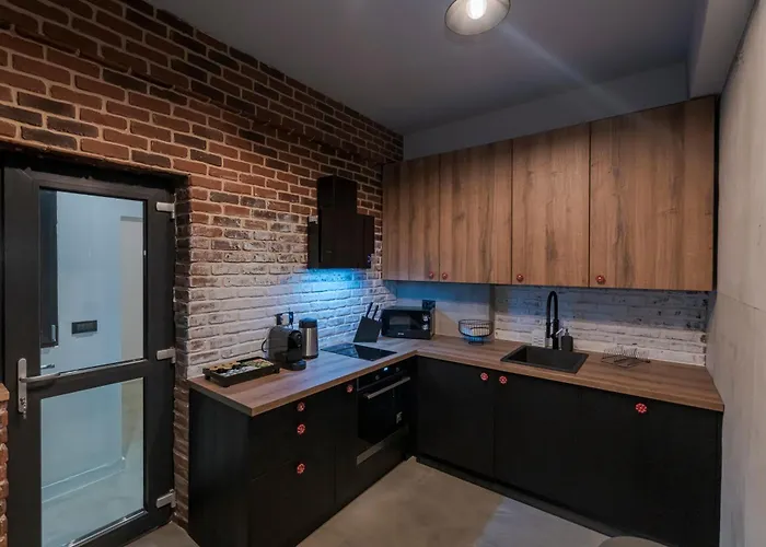 The Old Town Industrial Vault - A Fusion Of Past & Present شقة بوخارست