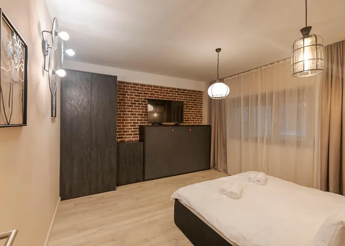 The Old Town Industrial Vault - A Fusion Of Past & Present بوخارست