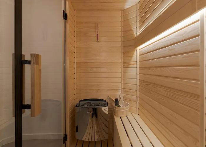 The Old Town Industrial Vault - A Fusion Of Past & Present شقة