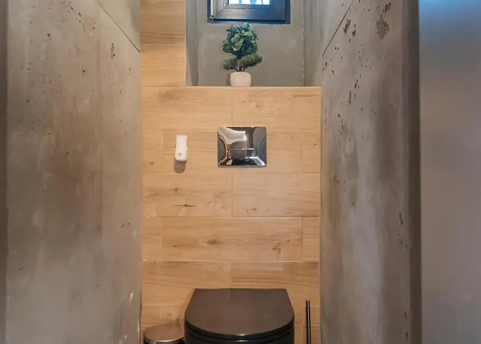 The Old Town Industrial Vault - A Fusion Of Past & Present 布加勒斯特