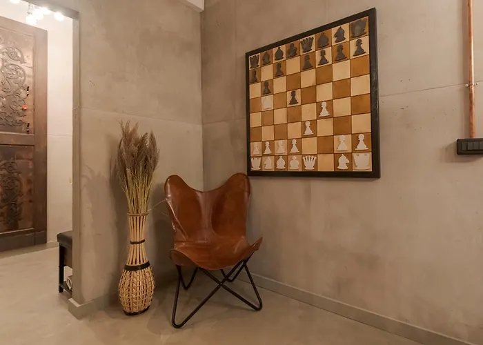 The Old Town Industrial Vault - A Fusion Of Past & Present * ブカレスト