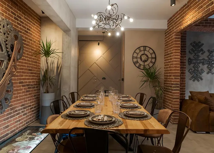 The Old Town Industrial Vault - A Fusion Of Past & Present * بوخارست