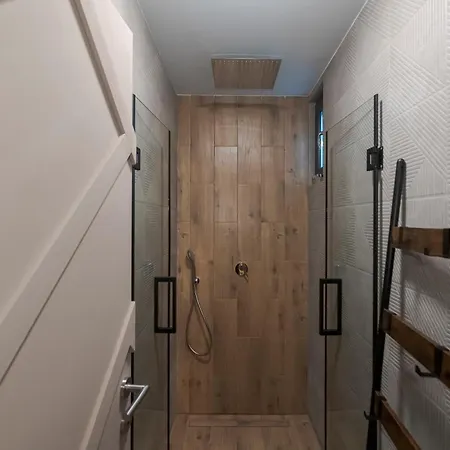 The Old Town Industrial Vault - A Fusion Of Past & Present Bukareszt