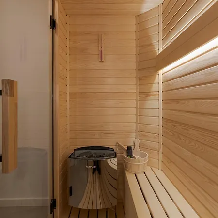 The Old Town Industrial Vault - A Fusion Of Past & Present Apartament