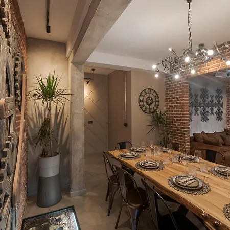 The Old Town Industrial Vault - A Fusion Of Past & Present * Bukareszt