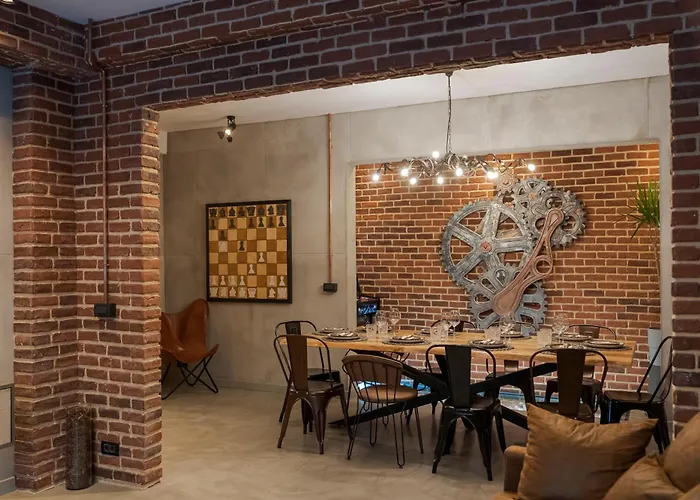 The Old Town Industrial Vault - A Fusion Of Past & Present Apartament *