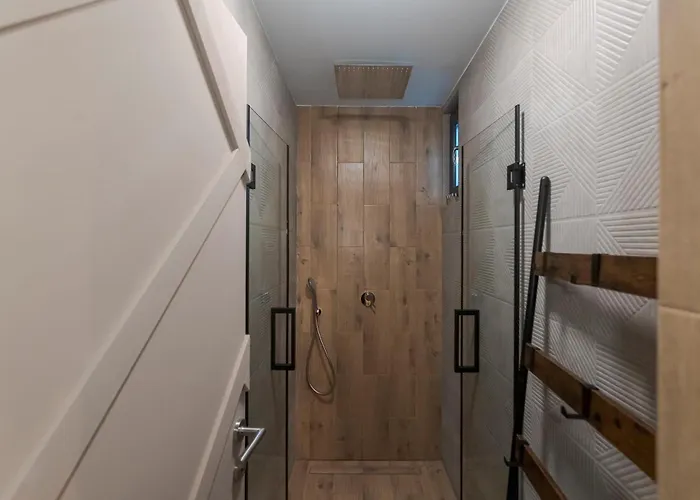 The Old Town Industrial Vault - A Fusion Of Past & Present Bucareste